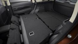 Mitsubishi Outlander III - tylna kanapa złożona, widok z boku