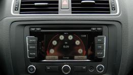 Volkswagen Jetta VI Sedan 1.4 TSI Hybrid 170KM - galeria redakcyjna - radio/cd/panel lcd