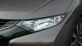 Honda Civic IX Tourer 1.8 i-VTEC - galeria redakcyjna - lewy przedni reflektor - wyłączony