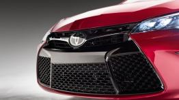 Toyota Camry Facelifting XSE (2015) - grill