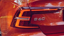 Volvo S60 2.0 T5 250 KM - galeria redakcyjna - lewy tylny reflektor - wy??czony