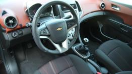 Chevrolet Aveo T300 Sedan 1.3D 95KM - galeria redakcyjna - pełny panel przedni