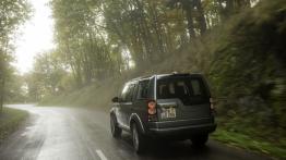 Land Rover Discovery 4 (2014) - widok z tyłu