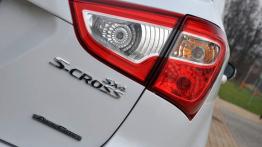 Suzuki SX4 S-cross 1.6 VVT 120KM - galeria redakcyjna - emblemat