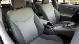 Toyota Prius Facelifting - widok ogólny wnętrza z przodu