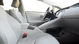 Toyota Prius IV Plug-In Hybrid - galeria redakcyjna - widok ogólny wnętrza z przodu