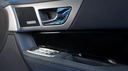Jaguar XFR-S - drzwi kierowcy od wewnątrz