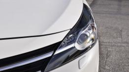 Toyota Verso Facelifting - lewy przedni reflektor - wyłączony