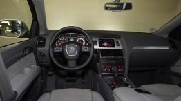 Audi Q7 2009 - pełny panel przedni
