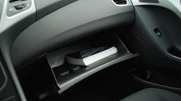 Hyundai Elantra V Facelifting - galeria redakcyjna - schowek przedni otwarty