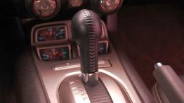 Chevrolet Camaro V Coupe 6.2L V8 405KM - galeria redakcyjna - skrzynia biegów