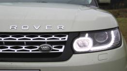 Range Rover Sport II 4.4 SDV8 340KM - galeria redakcyjna - lewy przedni reflektor - włączony