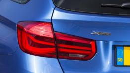 BMW 330d xDrive M Sport Touring (2016) - lewy tylny reflektor - wyłączony
