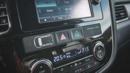 Mitsubishi Outlander 2.0 4WD CVT - galeria redakcyjna - panel sterowania wentylacj? i nawiewem