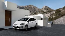 Toyota Prius Plug-in Hybrid - widok z przodu