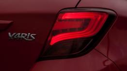 Toyota Yaris III 5d Facelifting - galeria redakcyjna (2) - prawy tylny reflektor - włączony