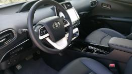 Toyota Prius Plug-in (2) - galeria redakcyjna - widok ogólny wn?trza z przodu