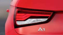 Audi A1 TFSI Facelifting R-Line (2015) - lewy tylny reflektor - wyłączony