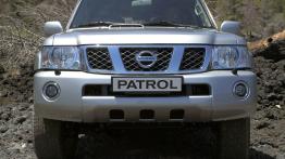 Nissan Patrol 2005 - widok z przodu