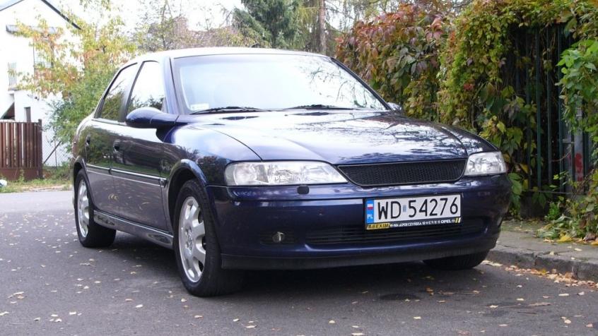 Opel Vectra B Sedan 1.8 i 16V 116KM 85kW 1995-2000