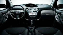 Toyota Yaris - pełny panel przedni