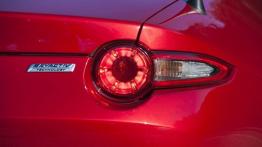 Mazda MX-5 IV (2015) - prawy tylny reflektor - włączony