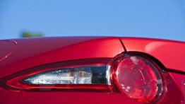 Mazda MX-5 IV (2015) - lewy tylny reflektor - wyłączony