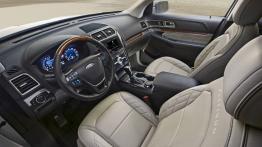 Ford Explorer 2016 - widok ogólny wnętrza z przodu