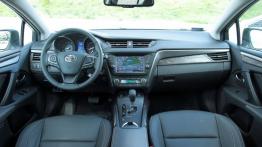 Toyota Avensis III Sedan Facelifting - galeria redakcyjna - pełny panel przedni