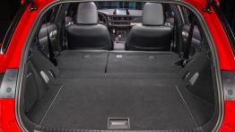 Lexus CT 200h Facelifting F-Sport - wersja amerykańska - tylna kanapa złożona, widok z bagażnika