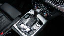 Audi A6 C7 Allroad quattro Facelifting - galeria redakcyjna - dźwignia zmiany biegów