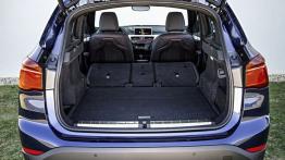 BMW X1 II xDrive25i (2016) - bagażnik, tylna kanapa złożona