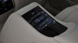 Lexus LS IV Facelifting - galeria redakcyjna - panel sterowania z tyłu