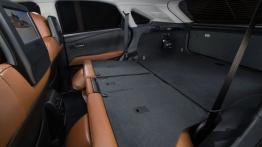 Lexus RX 350 Facelifting - tylna kanapa złożona, widok z boku