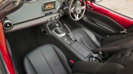 Mazda MX-5 IV (2015) - widok ogólny wnętrza z przodu