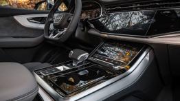 Audi Q7 facelifting ? pierwsza jazda - tunel ¶rodkowy miêdzy fotelami