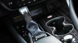 Lexus RX - galeria redakcyjna - dźwignia zmiany biegów