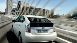 Toyota Prius Plug-in Hybrid - widok z tyłu