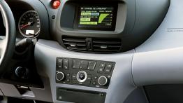 Nissan Almera Tino - konsola środkowa
