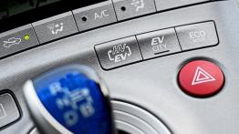 Toyota Prius IV Plug-In Hybrid - galeria redakcyjna - przyciski na konsoli środkowej