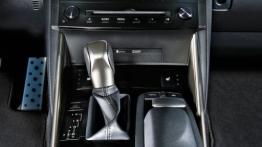 Lexus IS III 300h F-Sport (2014) - konsola środkowa