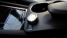 Mercedes GLK Off-roader Facelifting 350 CDI BlueEFFICIENCY 265KM - galeria redakcyjna - tunel środko