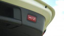 Mercedes GLA 200 CDI 136KM - galeria redakcyjna - przycisk do zamykania bagażnika