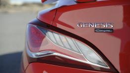 Hyundai Genesis Coupe Facelifting - lewy tylny reflektor - wyłączony