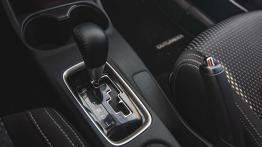 Mitsubishi Outlander 2.0 4WD CVT - galeria redakcyjna - d?wignia zmiany biegów