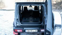 Suzuki Jimny 1.5 102 KM - galeria redakcyjna - tył - bagażnik otwarty