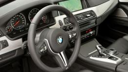 BMW M5 F10 Facelifting (2014) - pełny panel przedni