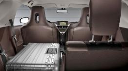Toyota iQ - tylna kanapa złożona, widok z bagażnika