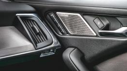 Jaguar I-Pace EV400 400 KM - galeria redakcyjna - widok ogólny wnętrza z przodu