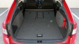 Skoda Octavia III Kombi 4x4 TDI (2013) - tylna kanapa złożona, widok z bagażnika